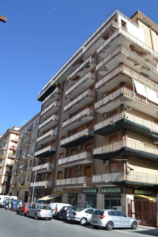 A Tre Passi Dal Centro Hotel Palermo Exterior photo
